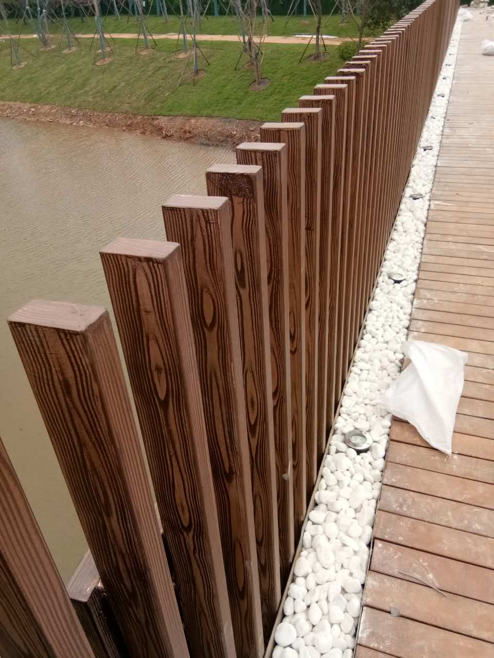天水钢管护栏木纹漆施工项目